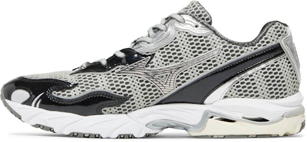 Mizuno One Block Down x Flame Wave 'Onyx' Sepatu Hitam D1GD232703 Lookbook Mizuno One Block Down x Flame Wave 'Onyx' Sepatu Hitam D1GD232703