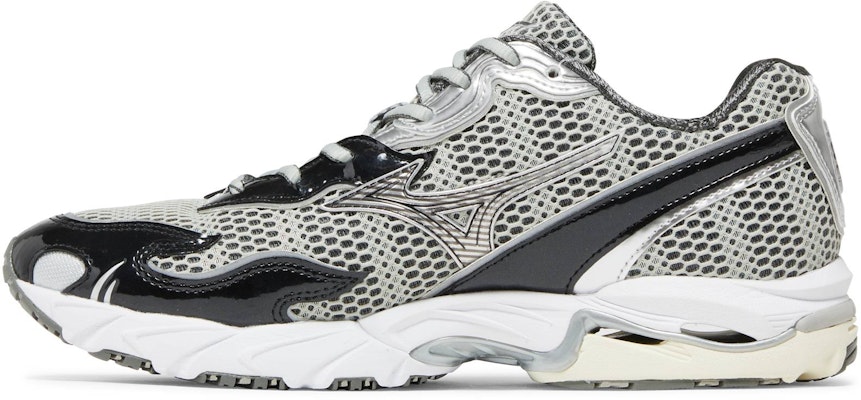 Mizuno One Block Down x Flame Wave 'Onyx' dalam Warna Hitam. D1GD232703 Lookbook Mizuno One Block Down x Flame Wave 'Onyx' dalam Warna Hitam. D1GD232703