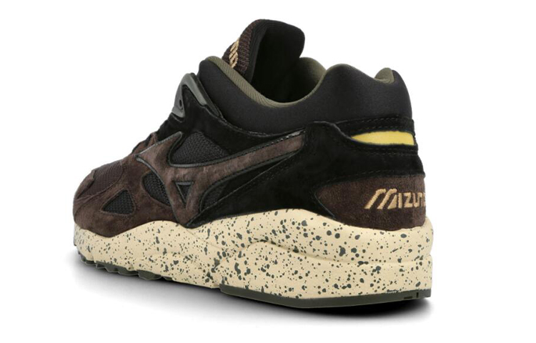 Shop Mizuno Sky Medal ''Marron'' D1GA192355