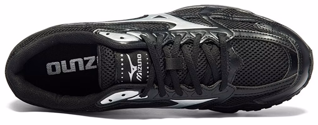 Mizuno Spark Cn Hitam/Perak D1GH221202 Lookbook Mizuno Spark Cn Hitam/Perak D1GH221202