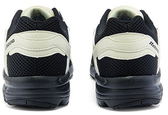 Mizuno Spark Cn Hitam/Putih D1GH221207 Shop Mizuno Spark Cn Hitam/Putih D1GH221207