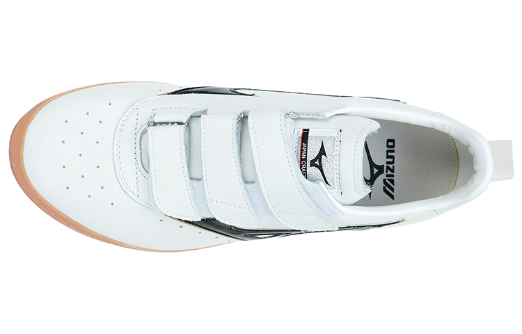 Lookbook Mizuno Kulit Khusus Spectra 'Putih Hitam Oranye' U1GX460109
