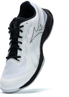 Mizuno Wave Fang EL 2 Wide 'Putih Hitam' 71GA242302 Lookbook Mizuno Wave Fang EL 2 Wide 'Putih Hitam' 71GA242302