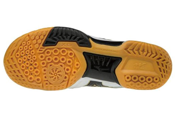 Purchase Mizuno Wave Fang XT 3 'White Black' 71GA185009
