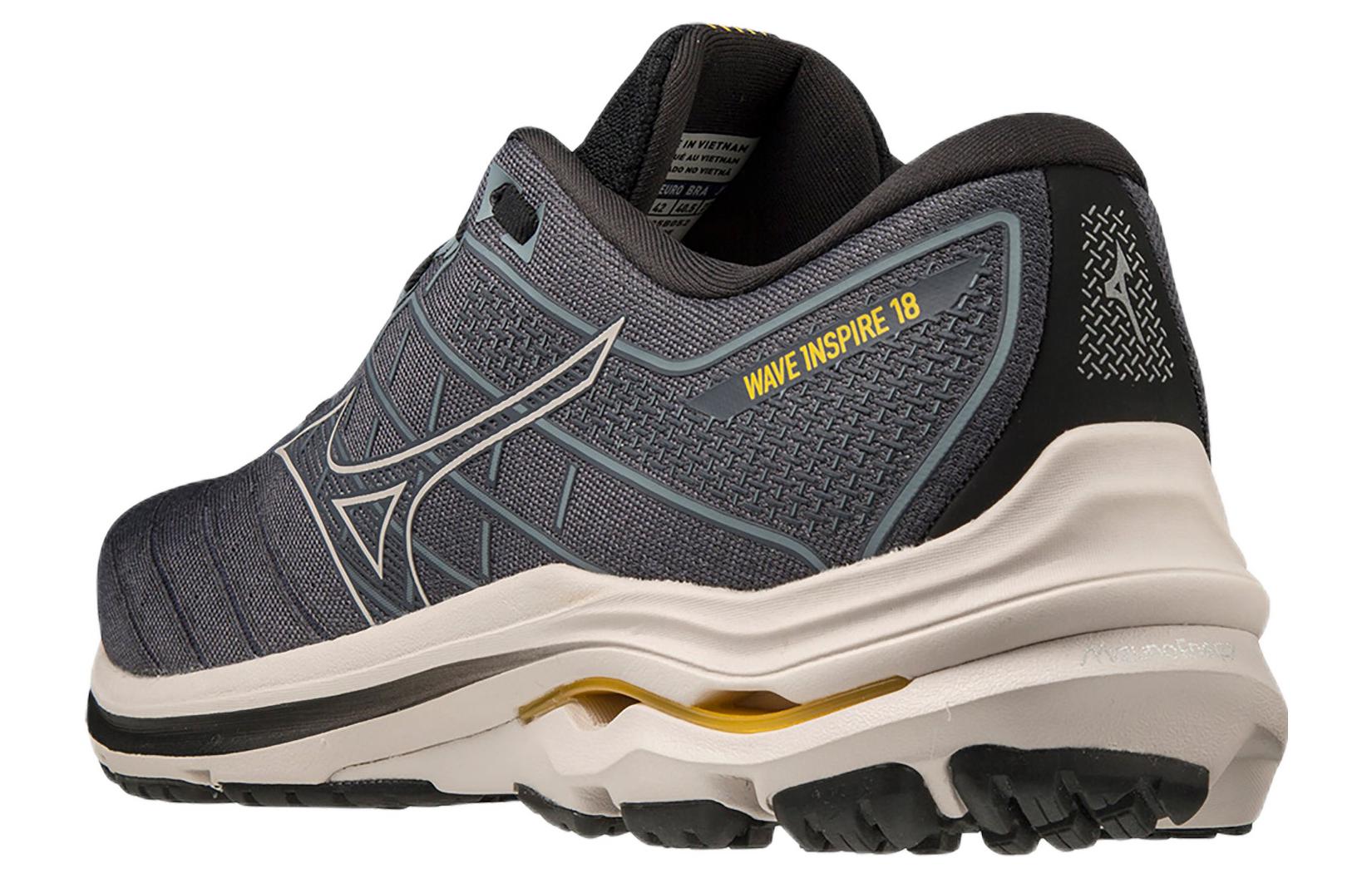 Lookbook 美津濃 Wave Inspire 18 低幫耐磨 跑步鞋 黑灰色