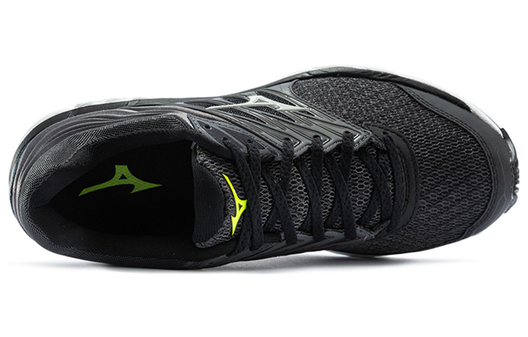 Lookbook 美津濃 反差 5 低筒 跑步鞋 男女皆宜 黑白