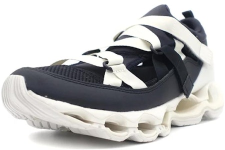 Mizuno Wave Prophecy Strap 'Hitam Putih' D1GA225101 Lookbook Mizuno Wave Prophecy Strap 'Hitam Putih' D1GA225101