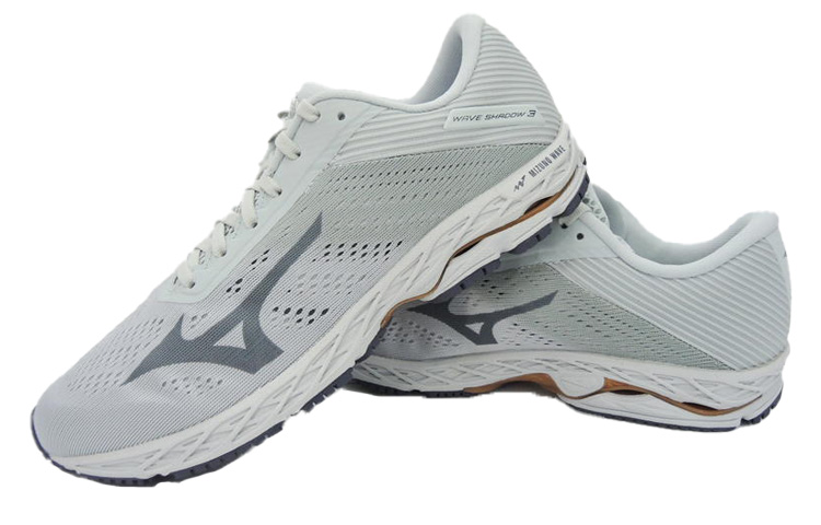 Shop Mizuno Wave Shadow 3 耐磨低筒跑步鞋 灰