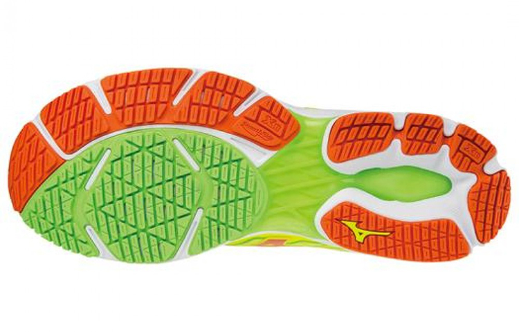 Shop Mizuno Wave Shadow 低幫耐磨跑步鞋 男女同款 黃紅