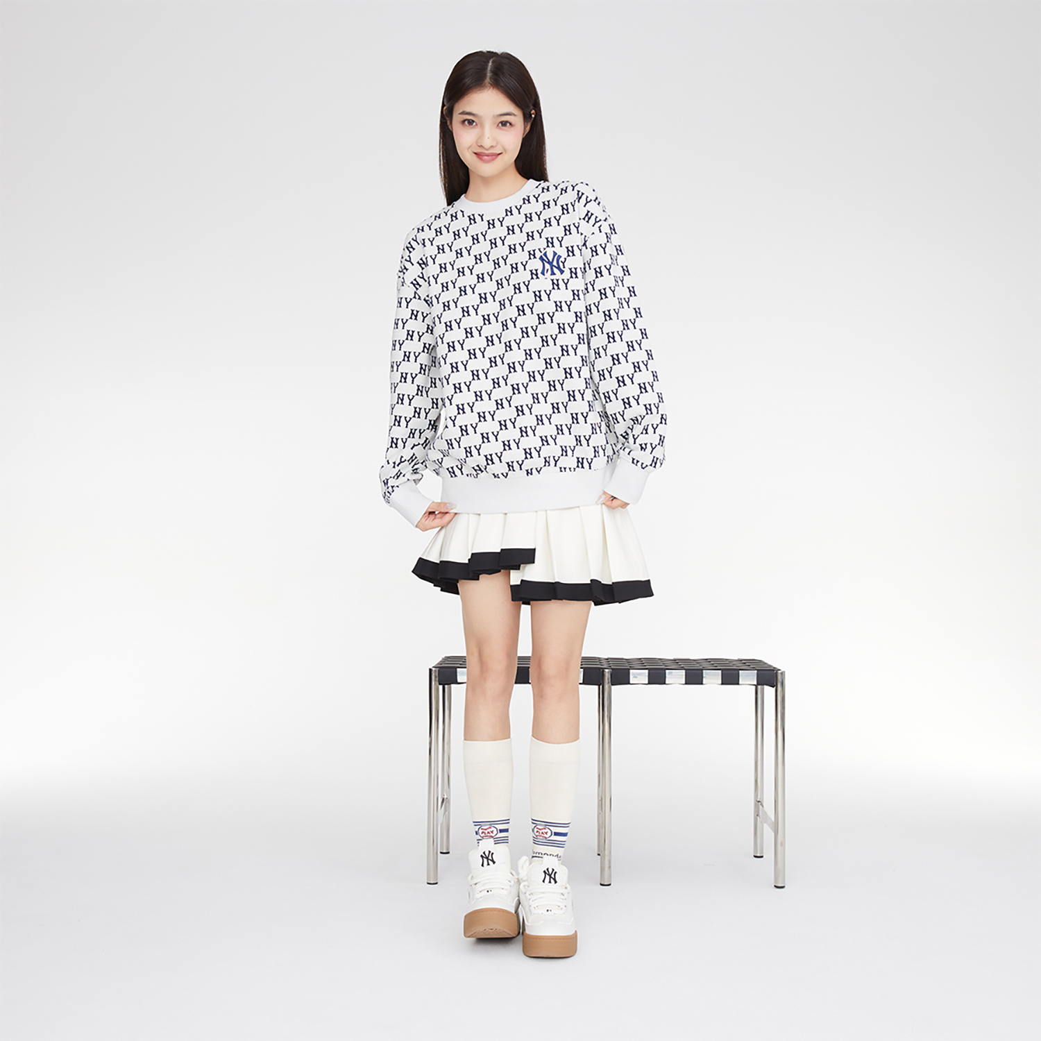 MLB 23FW New York Yankees All-Over Print Retro Knit Sweatshirt Cream Unisex 3AMTM0334-50CRD 圖 5