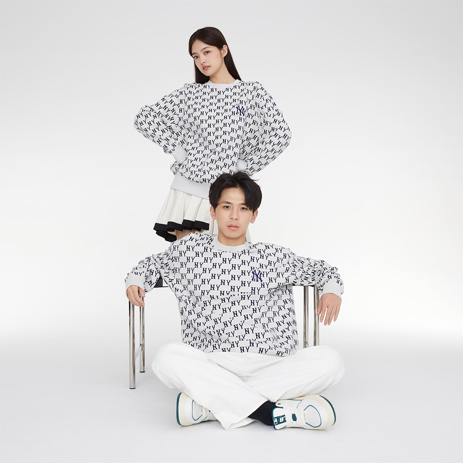 MLB 23FW New York Yankees All-Over Print Retro Knit Sweatshirt Cream Unisex 3AMTM0334-50CRD 圖 6