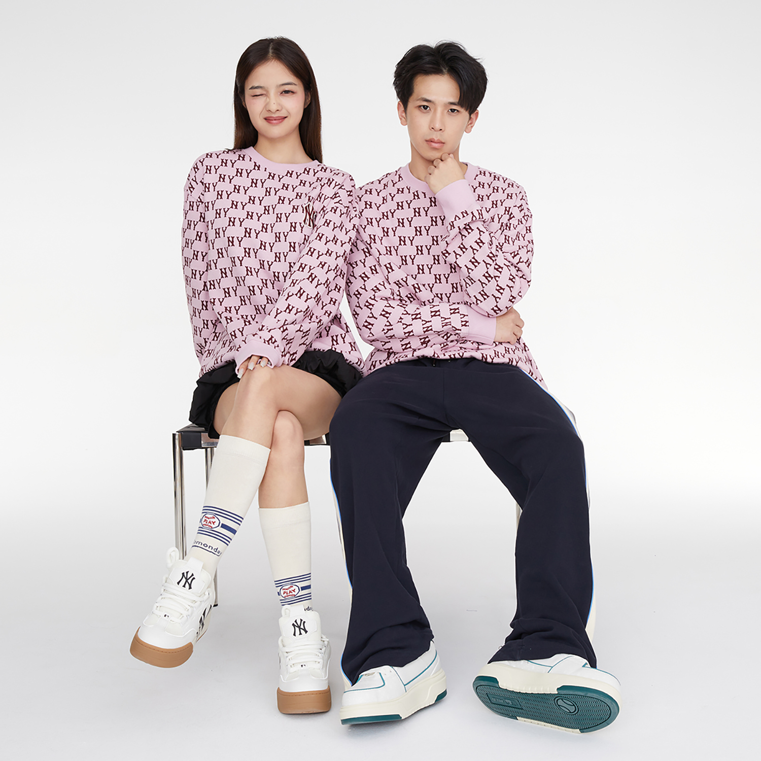 Sizing MLB 23FW New York Yankees Logo Pink Knit Pullover Sweatshirt Unisex. 3AMTM0334-50PKL