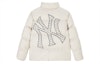 Buy Chaqueta Puffer Retro MLB 23FW New York Yankees Blanca Unisex Diseño Corto. 3ADJM0636-50IVS