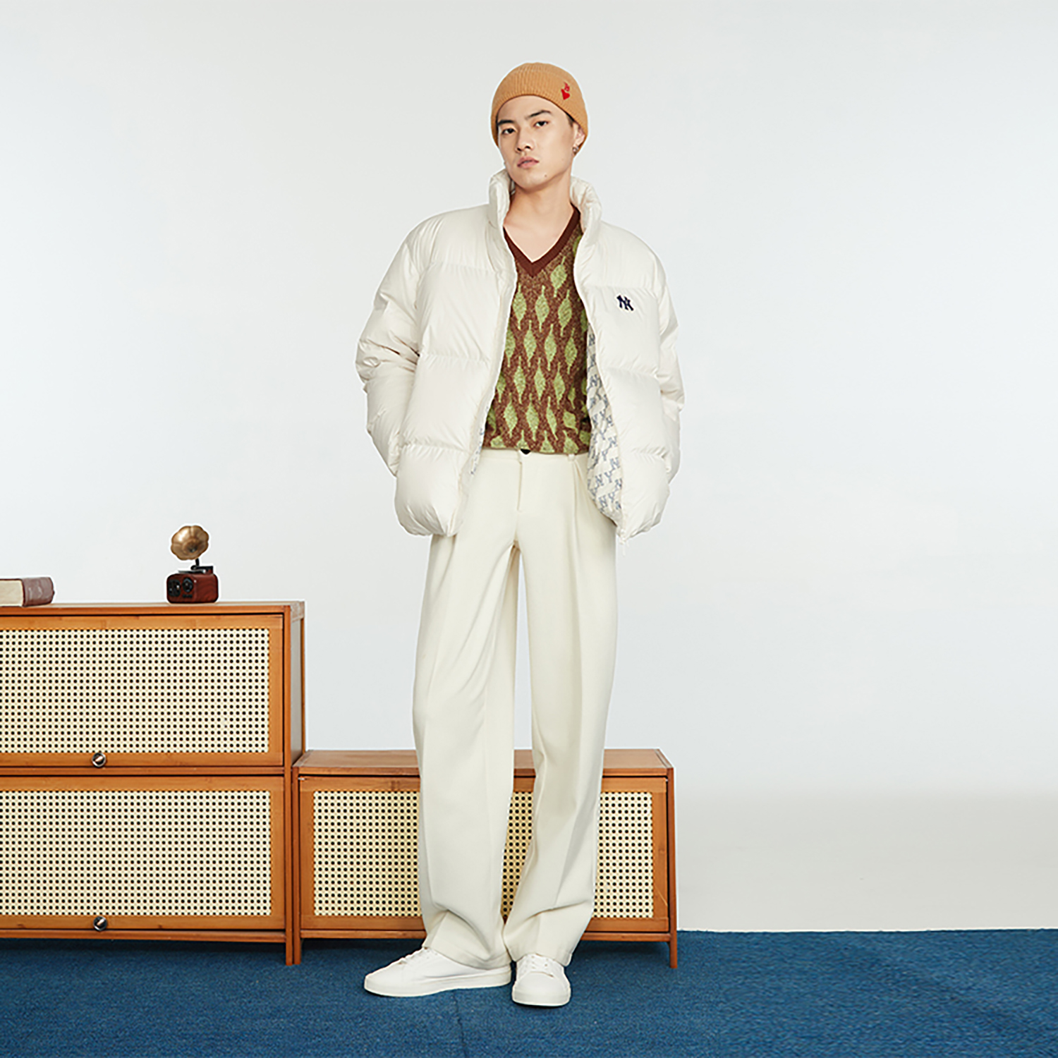 Purchase Chaqueta Puffer Retro MLB 23FW New York Yankees Blanca Unisex Diseño Corto. 3ADJM0636-50IVS