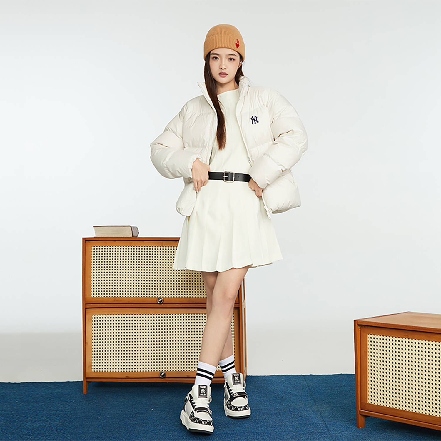 Details for Chaqueta Puffer Retro MLB 23FW New York Yankees Blanca Unisex Diseño Corto. 3ADJM0636-50IVS