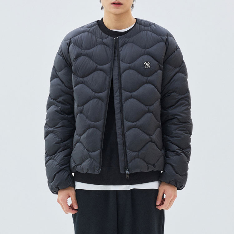 Shop MLB 퀼팅 풀집 다운 재킷 블랙 미니멀 로고. 3LDJB0536-50BKS