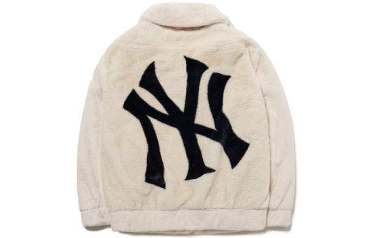Lookbook MLB 베이직 로고 뉴욕 양키스 쉐르파 플리스 자켓 유니섹스 - 화이트. 3AJPF0416-50CRS