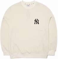 MLB Basic Logo New York Yankees White Crewneck Long Sleeve Sweatshirt Unisex 3AMT00314-50CRS MLB Basic Logo New York Yankees White Crewneck Long Sleeve Sweatshirt Unisex 3AMT00314-50CRS