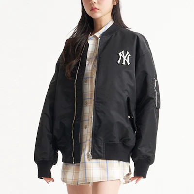 MLB Jaket Bomber Unisex Logo New York Yankees Seri Basic Hitam. 3AJPB0321-50BKS Purchase MLB Jaket Bomber Unisex Logo New York Yankees Seri Basic Hitam. 3AJPB0321-50BKS