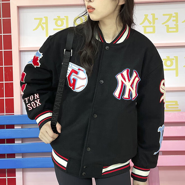 Shop Chaqueta de Béisbol Negra MLB Serie Básica FW22 Unisex Logo Rayas Estilo Pareja. 3AJPN0124-00BKS