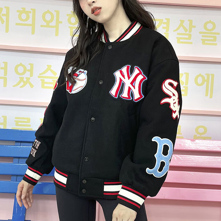 Sizing Chaqueta de Béisbol Negra MLB Serie Básica FW22 Unisex Logo Rayas Estilo Pareja. 3AJPN0124-00BKS