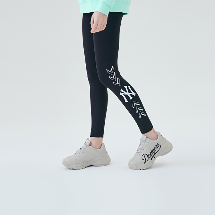 Shop MLB 大球鞋 '灰色字母' 32SHC2011-07M