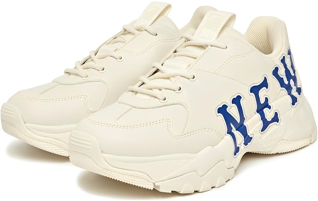 MLB Big Ball Chunky 'New York Yankees Putih Biru' 3ASHBCP3N-50WHS Lookbook MLB Big Ball Chunky 'New York Yankees Putih Biru' 3ASHBCP3N-50WHS