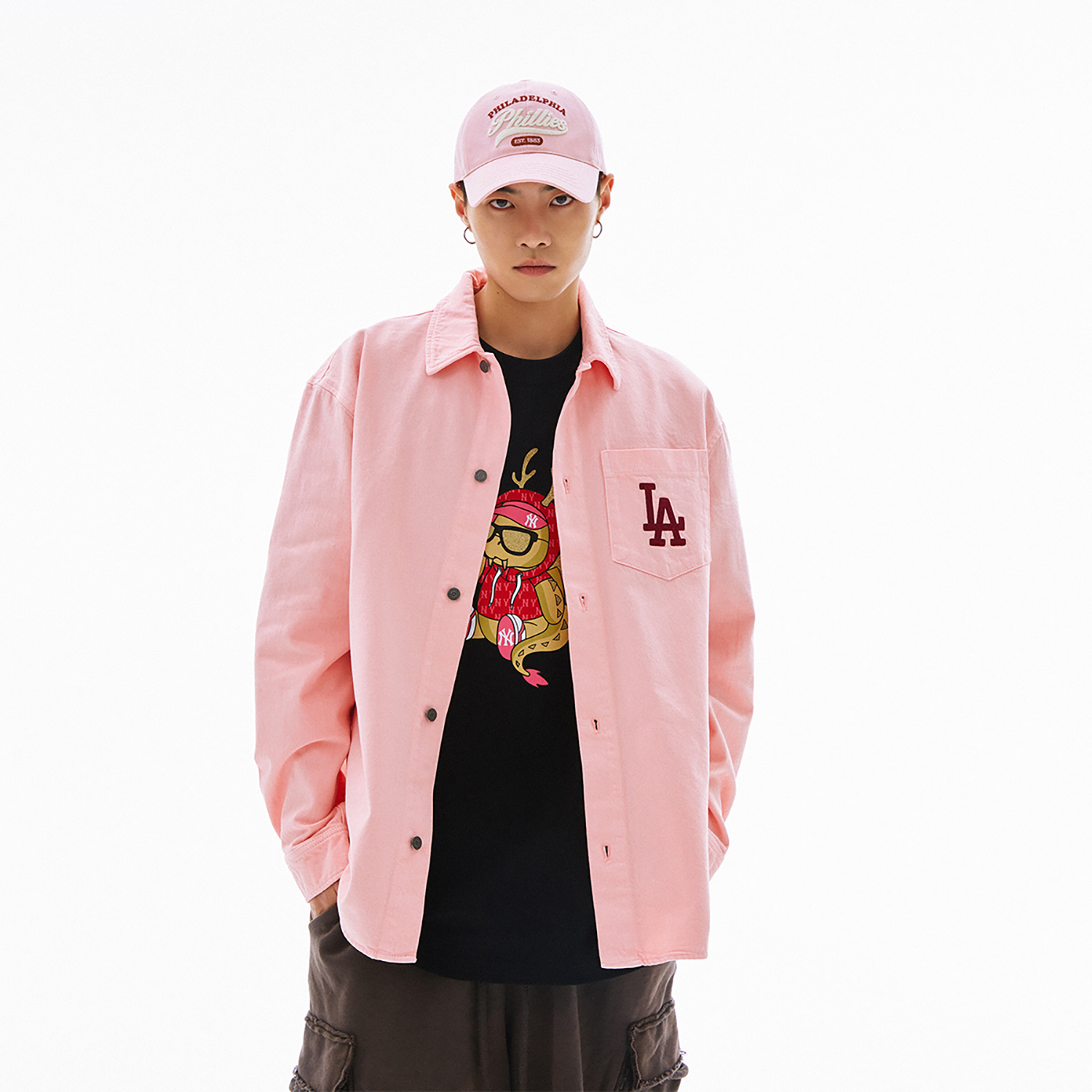 Shop MLB 大 LOGO 粉色牛仔外套 休閒男女款 3ADRV0141-07PCS