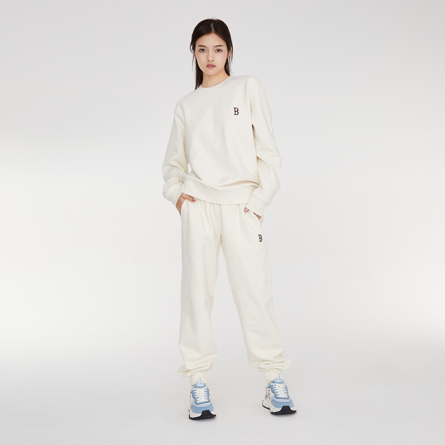 Shop MLB Boston Red Sox 23FW Cream Unisex Relaxed Fit Comfortable Sweatshirt Set 3AMTB0134-43CRD