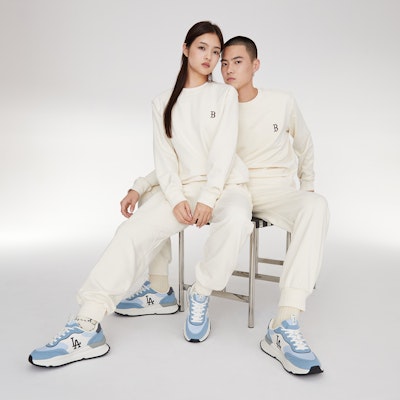 MLB Boston Red Sox 23FW Cream Unisex Relaxed Fit Comfortable Sweatshirt Set 3AMTB0134-43CRD 1