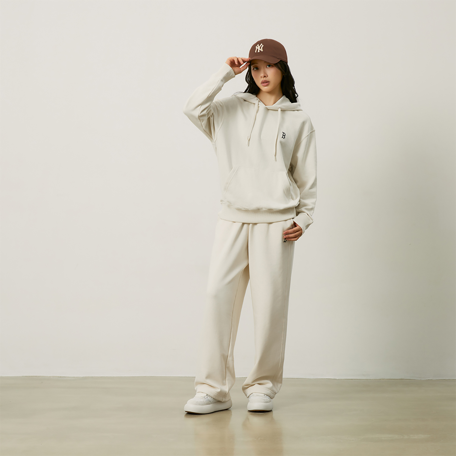 Sizing MLB 보스턴 레드삭스 24FW 크림 풀오버 후디 남녀공용 캐주얼 긴팔 캥거루 포켓 3AHDB0144-43CRD