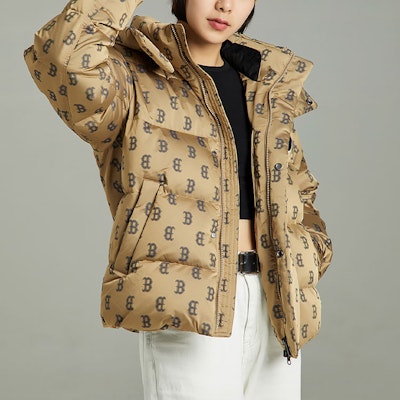 MLB Boston Red Sox Jaket Beige Pendek Hooded Down Unisex Kasual Musim Sejuk 3ADJM0426-43BGS Purchase MLB Boston Red Sox Jaket Beige Pendek Hooded Down Unisex Kasual Musim Sejuk 3ADJM0426-43BGS