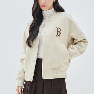 MLB ボストンレッドソックス 刺繍ロゴ ベージュ ルーズフィット ユニセックス ジャケット 3AJPV0134-43BGL Purchase MLB ボストンレッドソックス 刺繍ロゴ ベージュ ルーズフィット ユニセックス ジャケット 3AJPV0134-43BGL