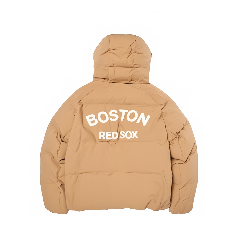 Lookbook MLB 보스턴 레드삭스 FW24 베이지 유니섹스 다운 자켓 자수 로고. 3ADJV1046-43BGS