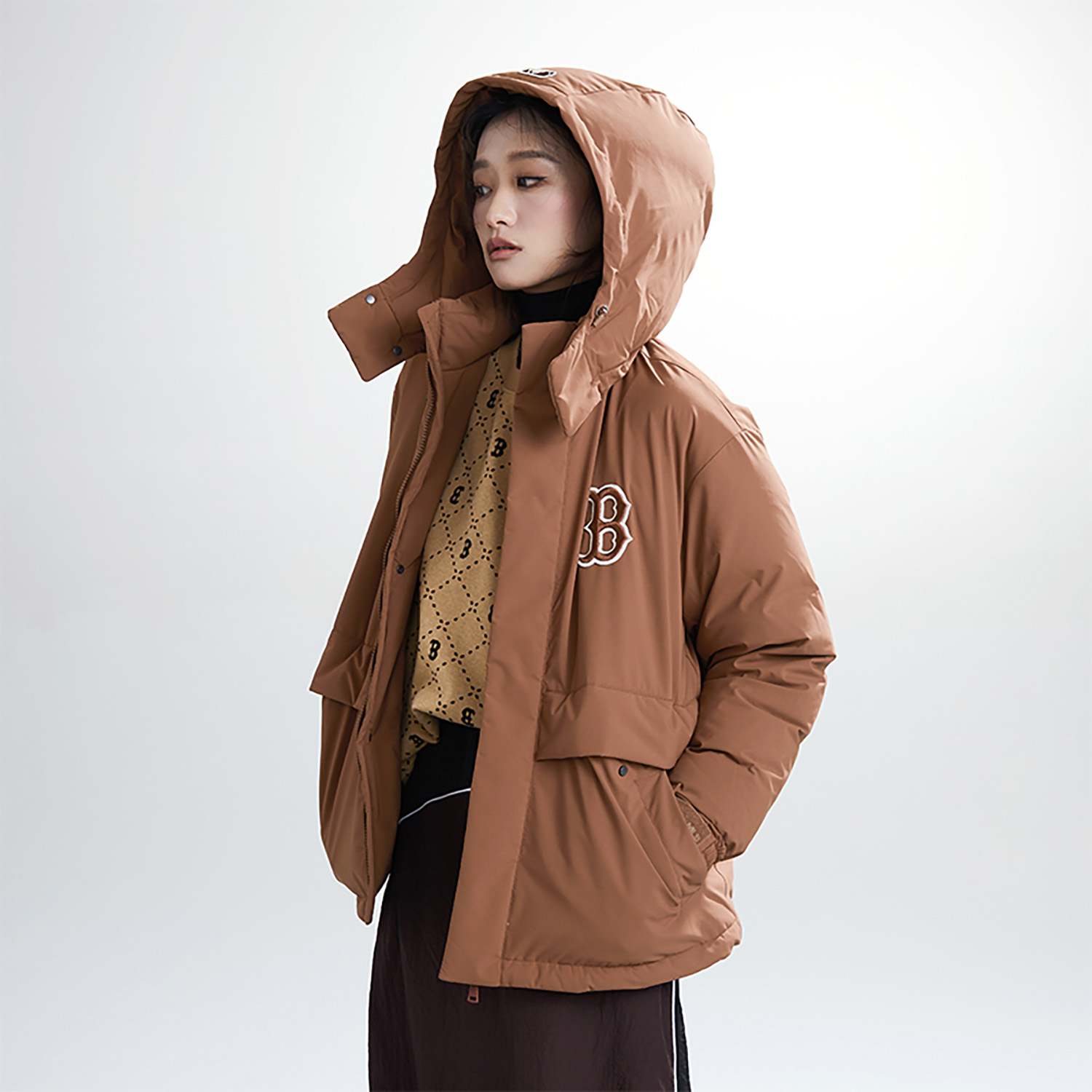 Details for MLB波士頓紅襪FW24男女同款棕色可拆帽浣熊毛邊大衣 3ADJEC736-43BRS