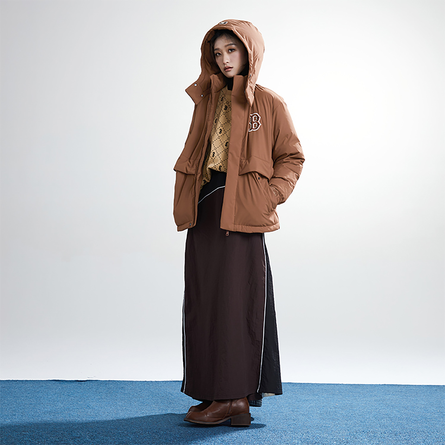 Sizing MLB波士頓紅襪FW24男女同款棕色可拆帽浣熊毛邊大衣 3ADJEC736-43BRS