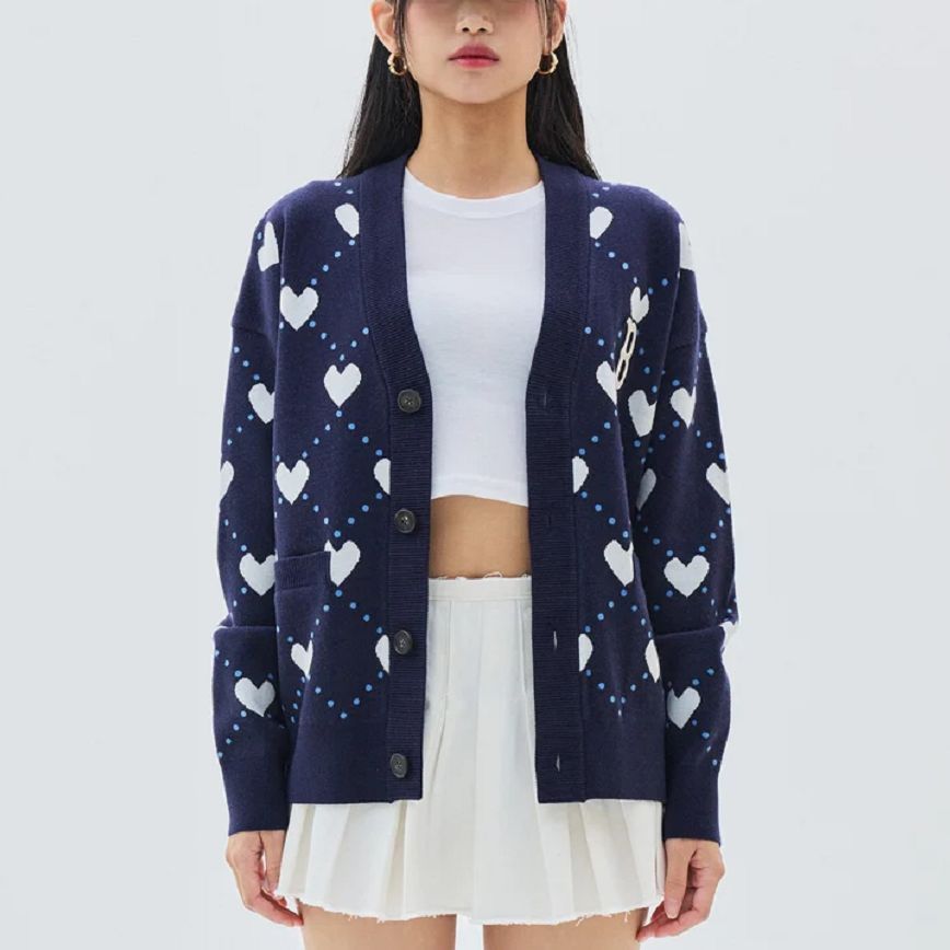 Shop MLB波士頓紅襪心形V領寬鬆針織毛衣 男女款 - 藍色 3AKCH0134-43NYD