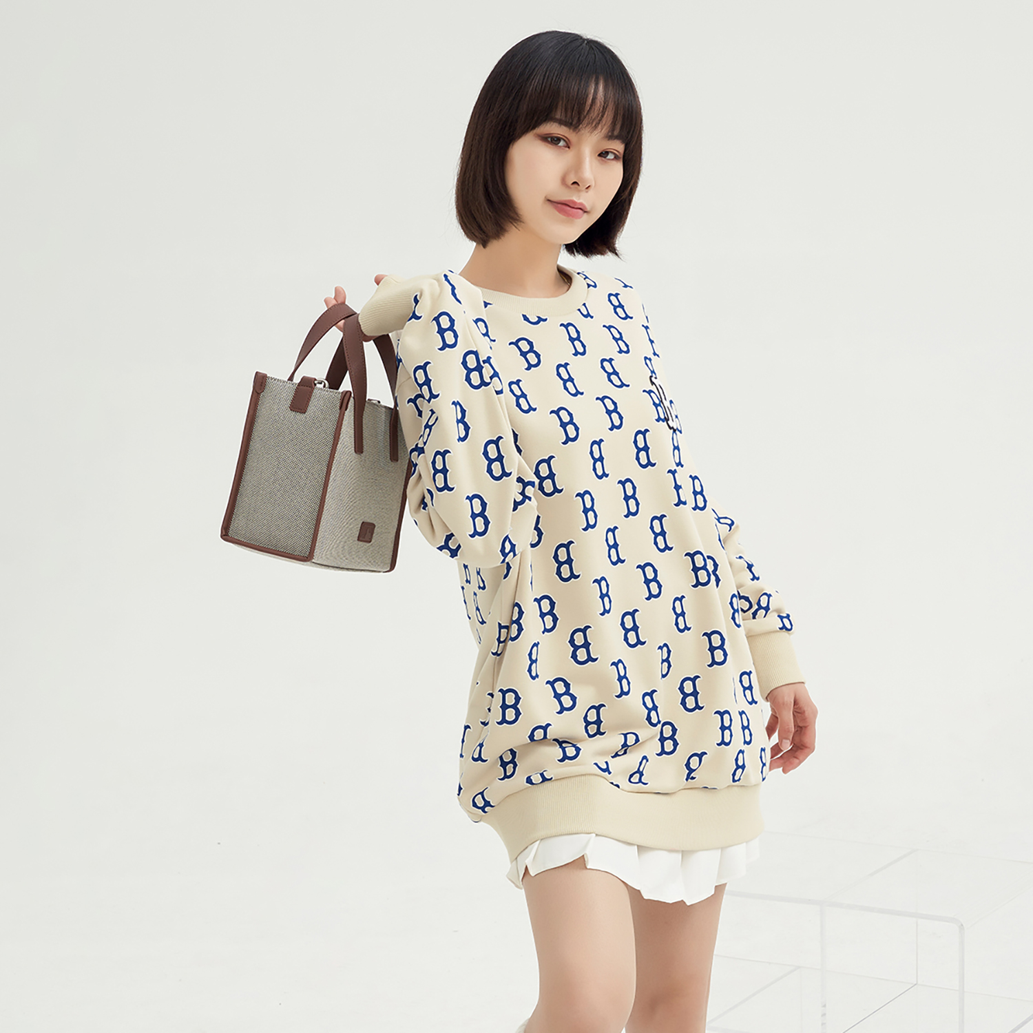 MLB Boston Red Sox Logo Graffiti Crewneck Casual Sweatshirt Beige Unisex 3AMTM0231-43BGL 圖 5