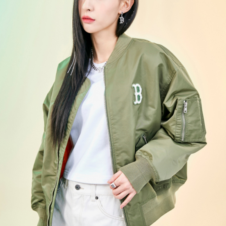 Shop Chaqueta de Invierno Unisex Verde Militar MLB Boston Red Sox con Logo y Cremallera. 3AJPB0321-43KAS