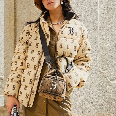 MLB波士頓紅襪小標誌短版卡其羽絨外套男女皆適穿。 3ADJM0116-43BGS Shop MLB波士頓紅襪小標誌短版卡其羽絨外套男女皆適穿。 3ADJM0116-43BGS