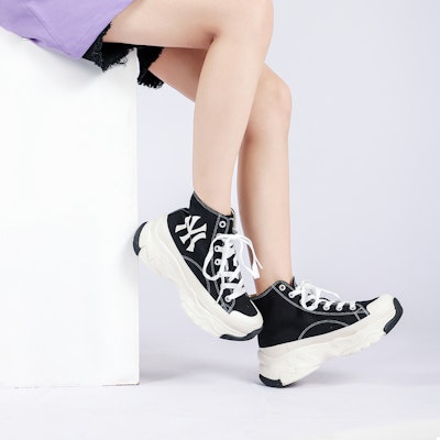 MLB Sepatu Kanvas High-Top 'Hyuna Retro Dad Shoe' 32SHU111-50L Details for MLB Sepatu Kanvas High-Top 'Hyuna Retro Dad Shoe' 32SHU111-50L
