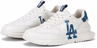 MLB Chunky Classic 'Los Angeles Dodgers' Hijau Tua 3ASHCRM3N-07NYD Lookbook MLB Chunky Classic 'Los Angeles Dodgers' Hijau Tua 3ASHCRM3N-07NYD