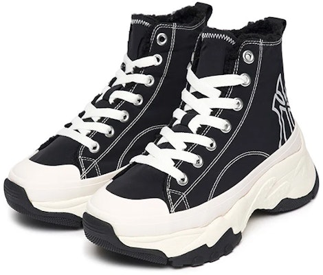 MLB Chunky High Padding Mono Yankees 'Black White' 3ASHU4216-50BKS Lookbook MLB Chunky High Padding Mono Yankees 'Black White' 3ASHU4216-50BKS