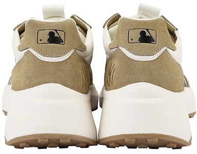 MLB 纽约洋基队卡其色厚底慢跑鞋 32SHX1111-50B Purchase MLB 纽约洋基队卡其色厚底慢跑鞋 32SHX1111-50B