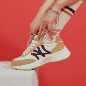 MLB 纽约洋基队卡其色厚底慢跑鞋 32SHX1111-50B Cheap MLB 纽约洋基队卡其色厚底慢跑鞋 32SHX1111-50B