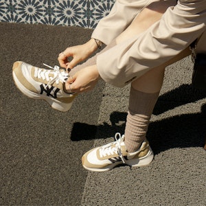 MLB 纽约洋基队卡其色厚底慢跑鞋 32SHX1111-50B 1