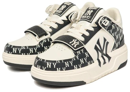 MLB Chunky Liner Basic 'New York Yankees Beige-Hitam' 3ASXLM13N-50BKS Lookbook MLB Chunky Liner Basic 'New York Yankees Beige-Hitam' 3ASXLM13N-50BKS