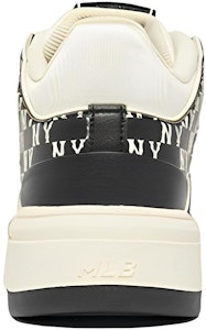 MLB Chunky Liner Basic 'New York Yankees Beige-Hitam' 3ASXLM13N-50BKS Purchase MLB Chunky Liner Basic 'New York Yankees Beige-Hitam' 3ASXLM13N-50BKS