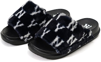 MLB 厚底堆 '毛绒字母 黑色' 3ALPSWS26-50BKS Lookbook MLB 厚底堆 '毛绒字母 黑色' 3ALPSWS26-50BKS