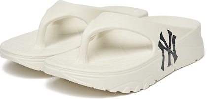 MLB Chunky Slider Sandal Jepit 'Putih' 3ALPAB223-50WHS Lookbook MLB Chunky Slider Sandal Jepit 'Putih' 3ALPAB223-50WHS